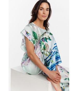 Espalda del pijama de viscosa estampado azul